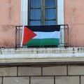 Bandiera della Palestina sulla facciata del Palazzo di Città