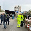 Raccolta dell'organico, consegnati i carrellati agli operatori del mercato di Santa Scolastica