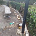 Degrado e sporcizia in piazza Umberto, intervento straordinario di Amiu
