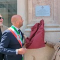 Apposta targa in memoria del M° Giovanni Capaldi, fondatore del Conservatorio Piccinni