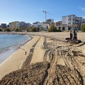 Bari, proseguono i lavori di manutenzione sulle spiagge