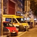 Bari, sente i vigili arrivare e corre verso l'uscita del negozio, ma centra in pieno la vetrina distruggendola