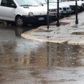 Piove a Bari e i marciapiedi del Libertà diventano piscine