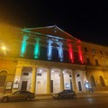 Emergenza Coronavirus, la facciata del Piccinni si illumina di tricolore