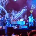 Intramontabile Venditti. Incanta Bari ed invita sul palco un'ospite a sorpresa