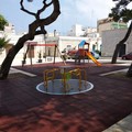 Giostre senza barriere in piazza San Francesco. Aperta l'area giochi a Santo Spirito
