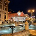 Corso Cavour, la fontana torna a illuminarsi