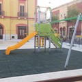 Ceglie del Campo, completata la nuova piazza Diaz con le giostre per bambini