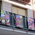 I balconi di Madonnella diventano galleria d'arte, arriva la mostra  "Il mattino ha Lory in bocca "