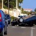 Auto si ribalta sul lungomare di Palese, illeso il conducente