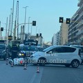 Auto contro scooter su via Capruzzi: traffico in tilt