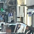 Auto ribaltata su via Re David: tre persone soccorse