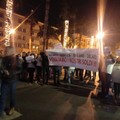 Bari, dentro il Piccinni si festeggia mentre fuori si protesta per la Cassa Prestanza