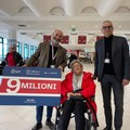 Aeroporto di Bari, la signora Giuseppina è il passeggero numero 9 milioni negli scali pugliesi