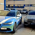 Fermata dalla Polizia un'auto trasformata in un  "Albero di Natale "