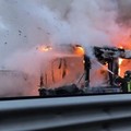 Bus Amtab in fiamme sulla statale 16 di Bari