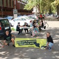  "ParkingDay " a Bari, Greenpeace trasforma un parcheggio in area gioco