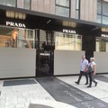 Paura di assalti e saccheggi, i negozi del centro di Bari si blindano
