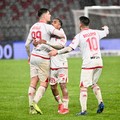 Favilli-Bonfanti goal, il Bari torna a vincere: 2-1 al Frosinone sotto il diluvio del San Nicola