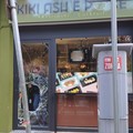 Rotta la vetrina di un ristorante sushi e pokè nel centro di Bari