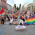 Il Bari pride ai tempi del Covid-19, la manifestazione  "statica " in piazza Libertà