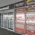 Centro Convenienza a Bari chiuso, dipendenti a casa e clienti senza merce