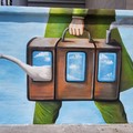 La stazione di Via Capruzzi si colora di arte con la raffigurazione di grandi cigni - FOTO