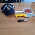Bari, scoperto a "lavare " le seppie con acqua di mare minaccia gli agenti con un coltello. Denunciato