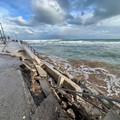 Maltempo, crolla una porzione del lungomare di Torre a Mare