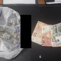 Nasconde hashish, marijuana e cocaina nello zaino: arrestato 21enne in provincia di Bari