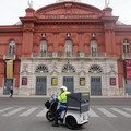 Poste Italiane, a Bari in servizio venti nuovi tricicli elettrici per i portalettere