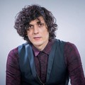 Ermal Meta in concerto a Bari. Questa sera lo spettacolo sold out al Petruzzelli