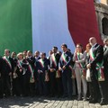 Festa della Repubblica, Decaro guida la parata di 400 sindaci a Roma