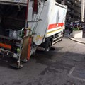 Voragine in via Melo, strada transennata e Aqp al lavoro