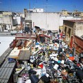 Bari, una terrazza stracolma di rifiuti
