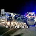 Maxi incidente sulla 100 verso Bari, sei veicoli coinvolti. Aggredito operatore 118
