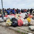 La spiaggia di Bari è una discarica, Retake raccoglie 640 kg di rifiuti