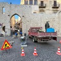 Prosegue la manutenzione strade a Bari Vecchia, tocca a piazzetta 62 Marinai