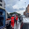 Crolla solaio di una piscina a Bari, ci sono feriti - VIDEO