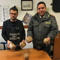 Droga, arrestato con 2,4 kg di eroina un albanese al Porto di Bari