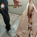 In un tavolino di legno 56 panetti di eroina