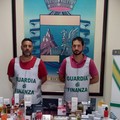 Bari, vendeva cosmetici contraffatti potenzialmente pericolosi, denunciato