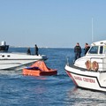 Una complessa esercitazione in mare a Bari, con simulazione di un ammaraggio