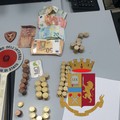 Bari, in stazione con 4 cellulari e 1200 euro in contanti: arrestato per ricettazione