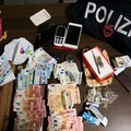 Spacciava davanti al liceo Scacchi. Arrestato pusher 20enne