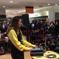 Bagno di folla per Francesca Michielin alla Feltrinelli di Bari