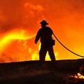 Continua a bruciare la provincia di Bari, incendio tra Cassano e Acquaviva