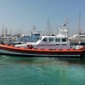 Imbarca acqua a 50 miglia dal porto di Bari, diportista salvato dalla guardia costiera