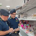 Bari, sequestrati 7 mila articoli non a norma: nel mirino prodotti di Halloween e giocattoli