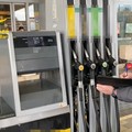 Stretta della Guardia di Finanza sul prezzo dei carburanti, controllati 35 distributori in provincia di Bari